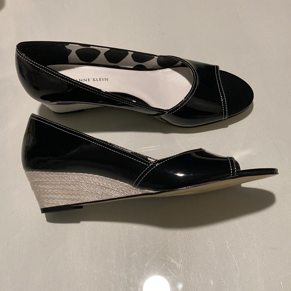 AK Anne Klein patent leather wedge espadrilles 
Women’s size 8 medium